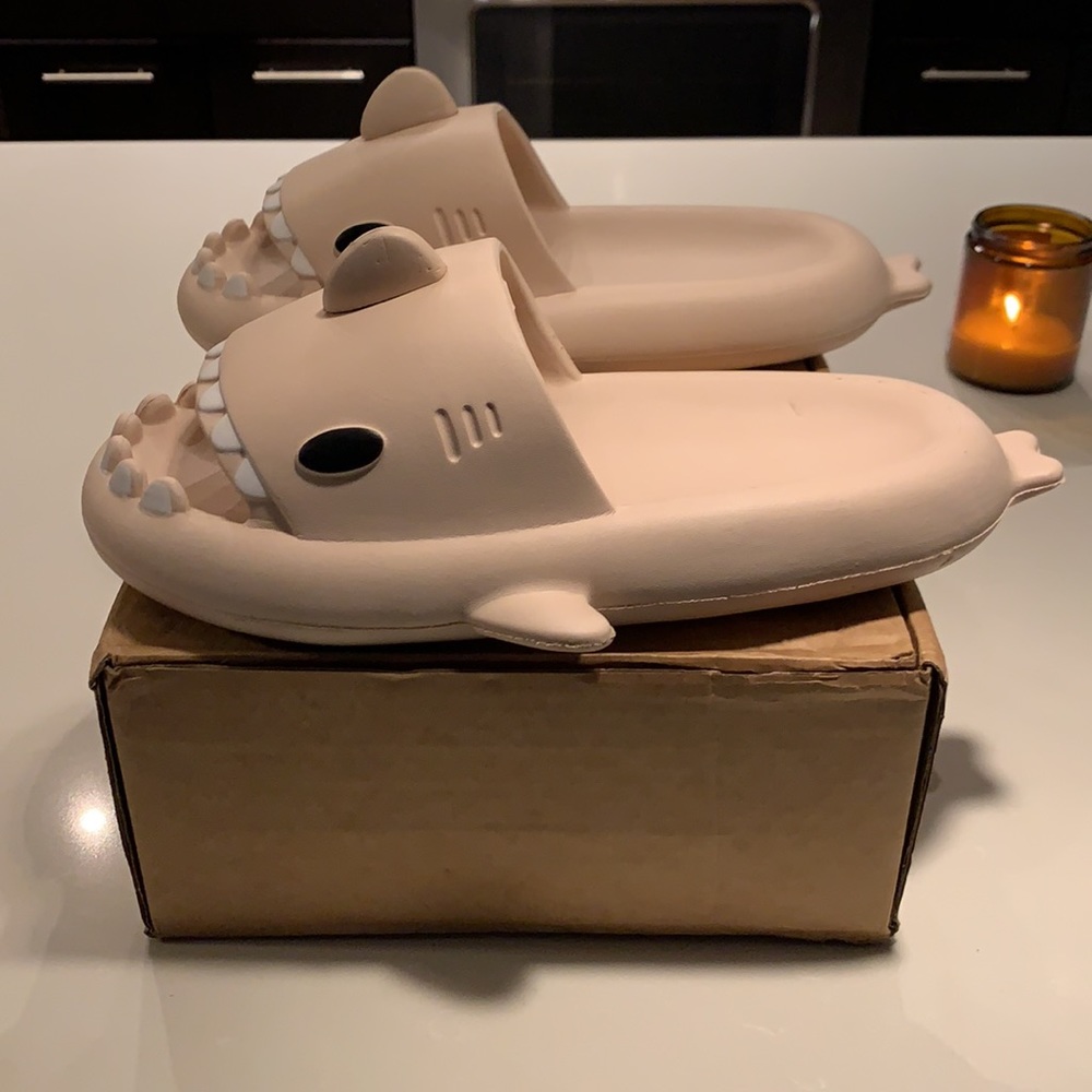 Tan Shark Slides In Size (8.5- 9)!!! - image 6